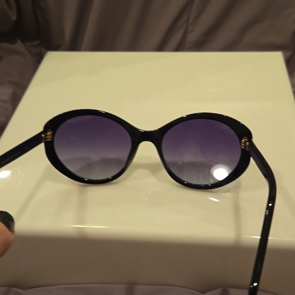 Marc Jacobs oval black Sunglasses brand new in case main image 5